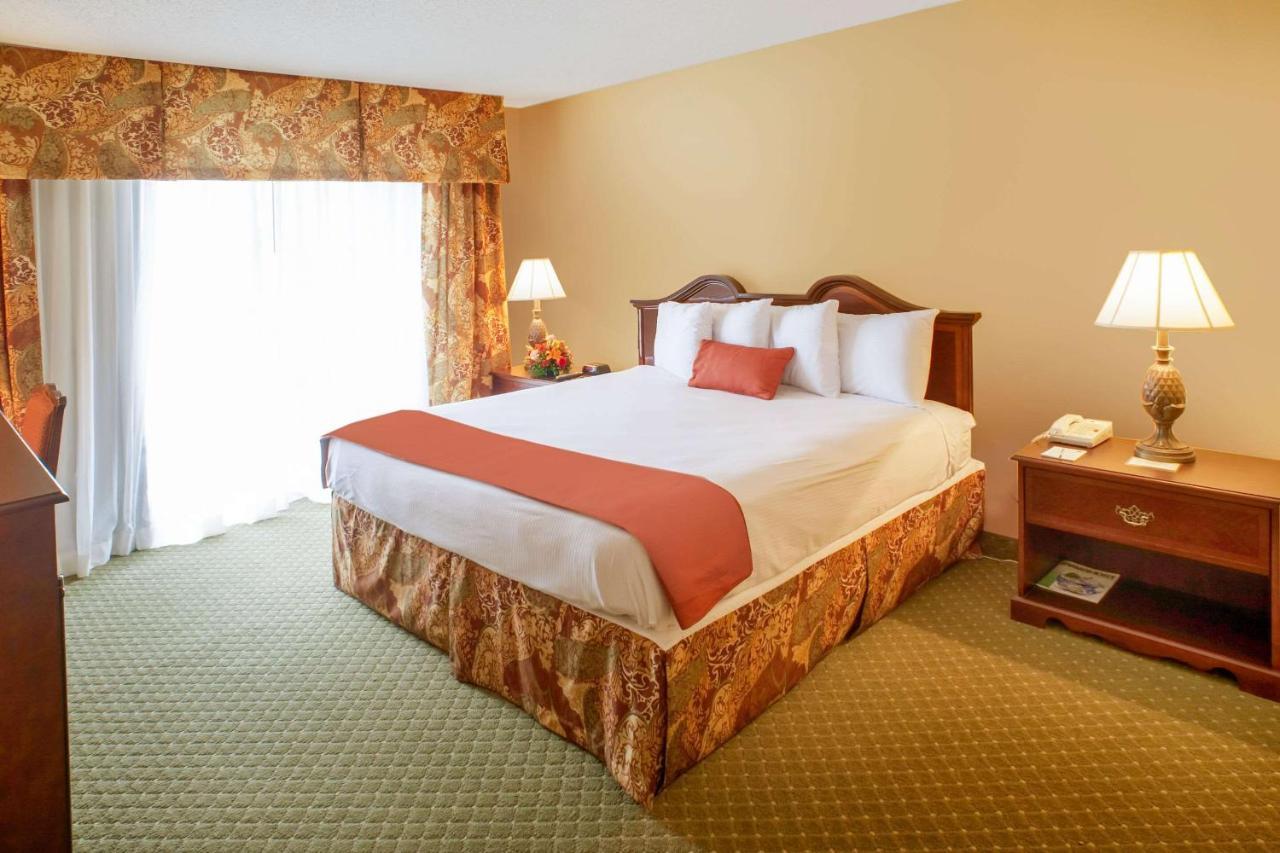 Clarion Hotel & Suites Convention Center פרדריקסבורג מראה חיצוני תמונה