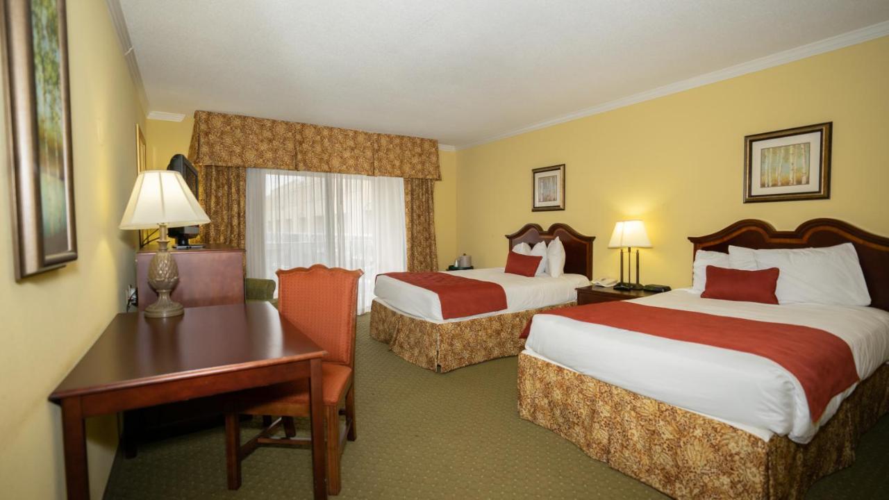 Clarion Hotel & Suites Convention Center פרדריקסבורג מראה חיצוני תמונה